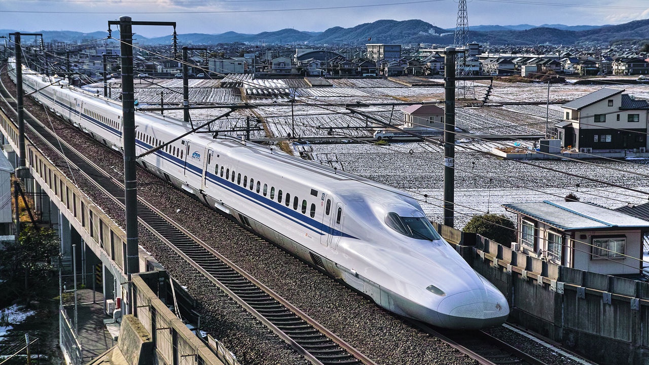 Hình ảnh chuyến tàu chậm nhất Nhật Bản, chỉ 10km/h - Ảnh 1.