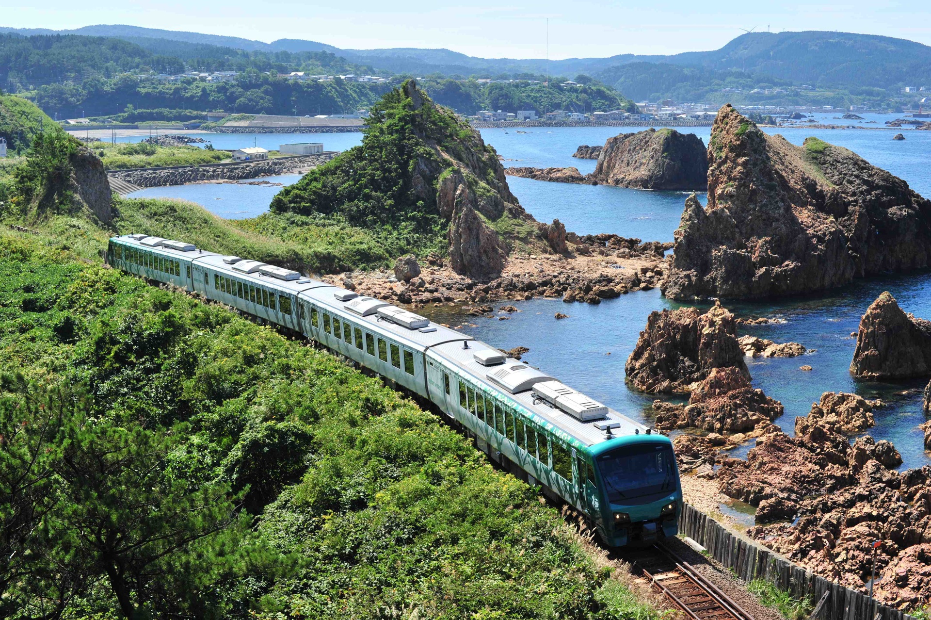 Hình ảnh chuyến tàu chậm nhất Nhật Bản, chỉ 10km/h - Ảnh 2.
