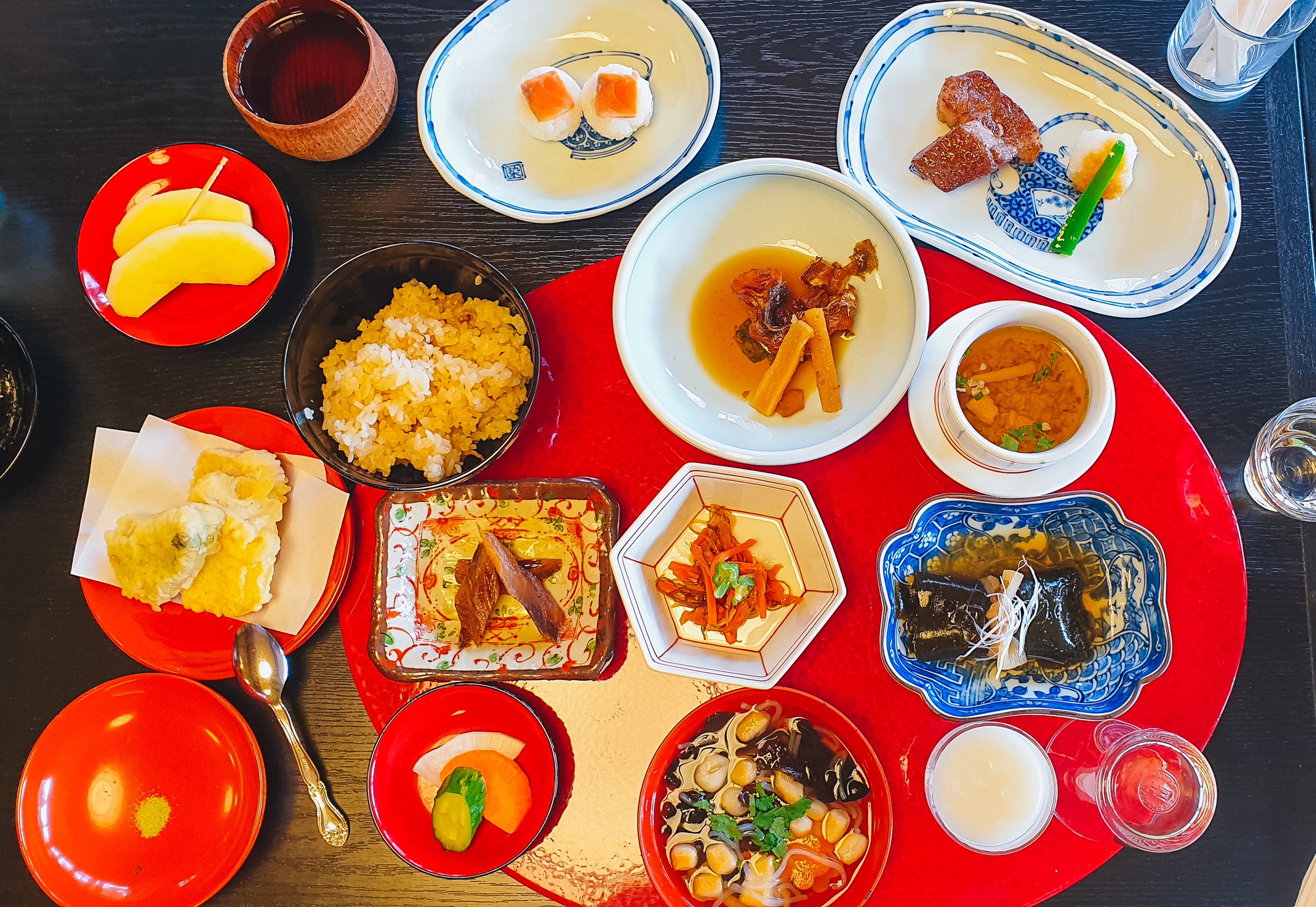 8 món ăn nổi tiếng Nhật Bản từ nhà hàng đến đường phố - Ảnh 4.