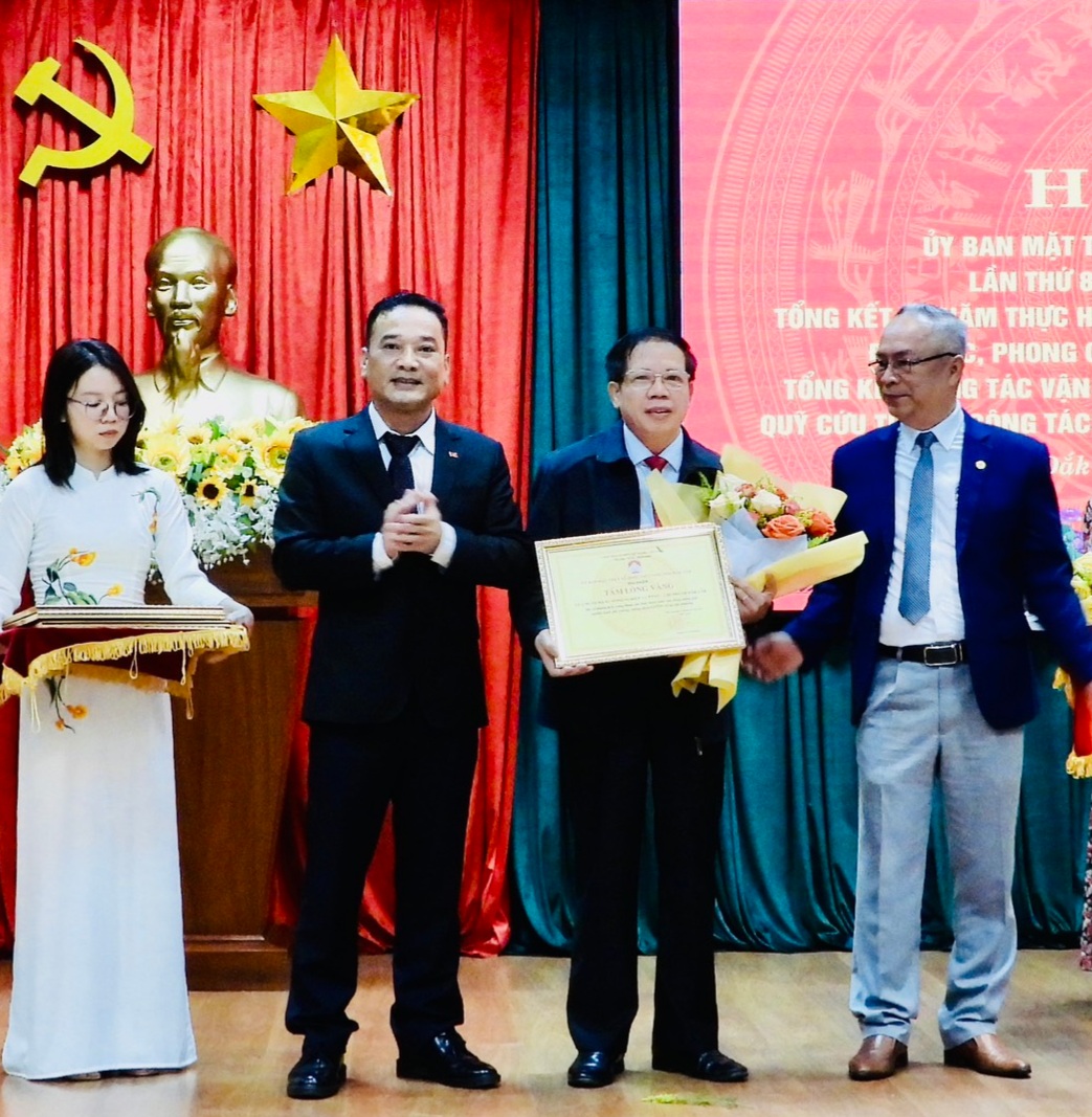 Agribank tỉnh Đăk Lăk được Ủy ban MTTQ Việt Nam tỉnh vinh danh &quot;Tấm lòng vàng&quot; - Ảnh 2.