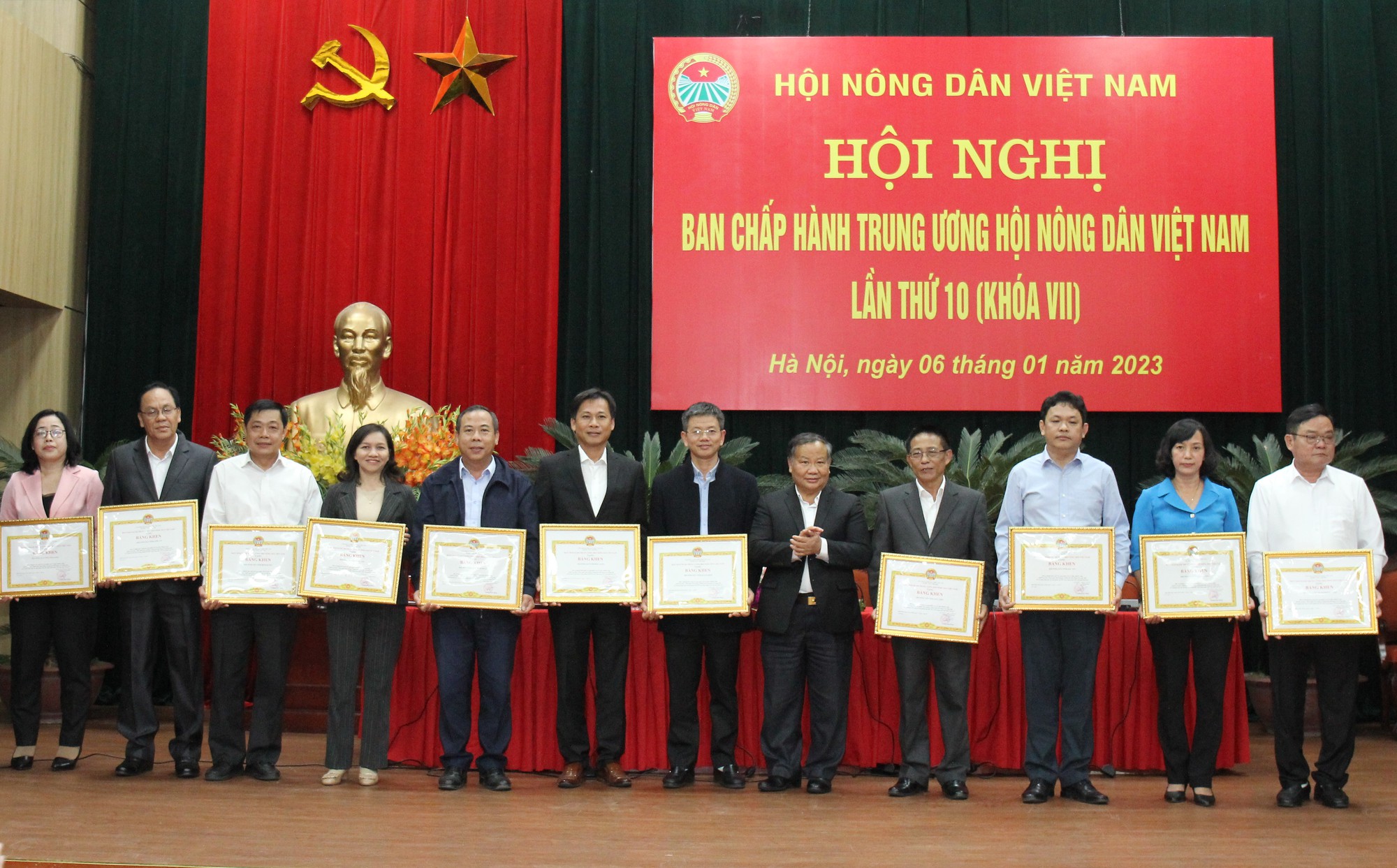 Trung ương Hội NDVN khen thưởng Hội Nông dân các tỉnh, thành phố có thành tích xuất sắc trong năm 2022  - Ảnh 3.
