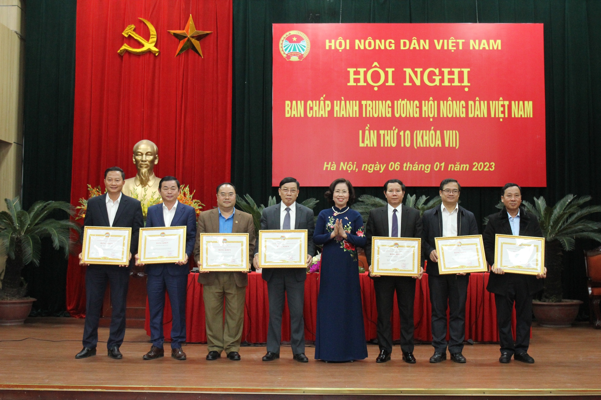 Trung ương Hội NDVN khen thưởng Hội Nông dân các tỉnh, thành phố có thành tích xuất sắc trong năm 2022  - Ảnh 4.
