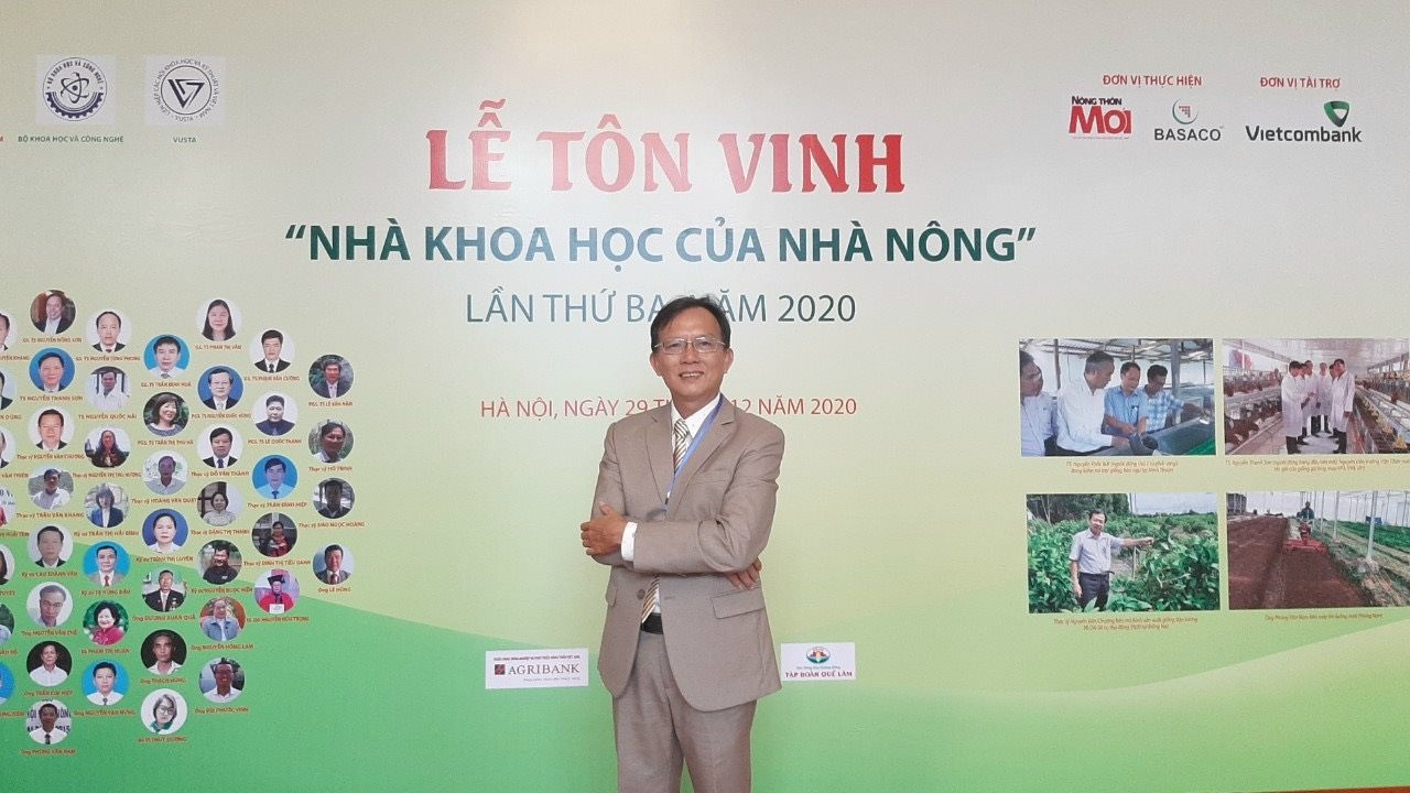 Một thạc sỹ bỏ Sài Gòn về quê Bình Thuận &quot;sáng chế&quot; ra thứ phân hữu cơ đem bón thì &quot;cây gì cũng tốt&quot; - Ảnh 4.