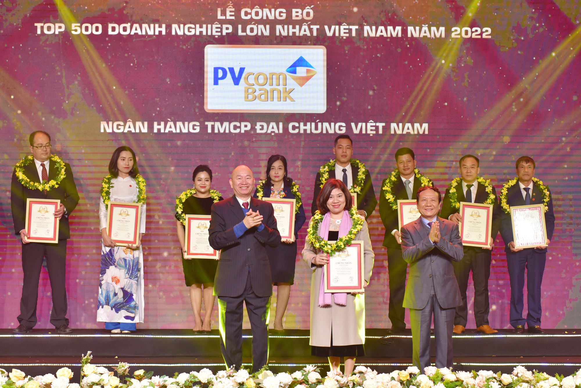 PVcomBank lần thứ 9 liên tiếp được vinh danh trong bảng xếp hạng VNR500 - Ảnh 1.