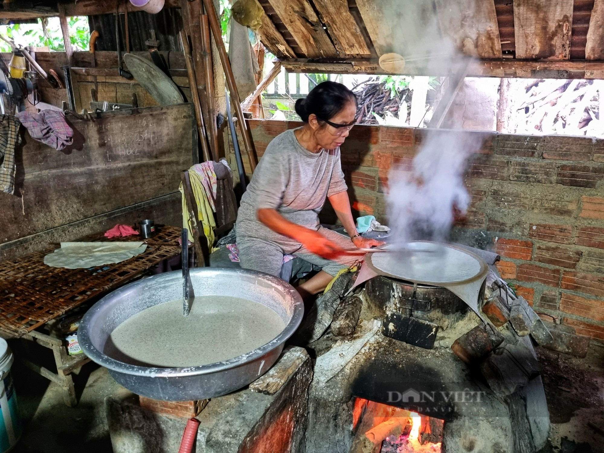 Làng nghề 500 tuổi, nơi người dân cả đời &quot;viết chữ O&quot; vào vụ Tết - Ảnh 5.