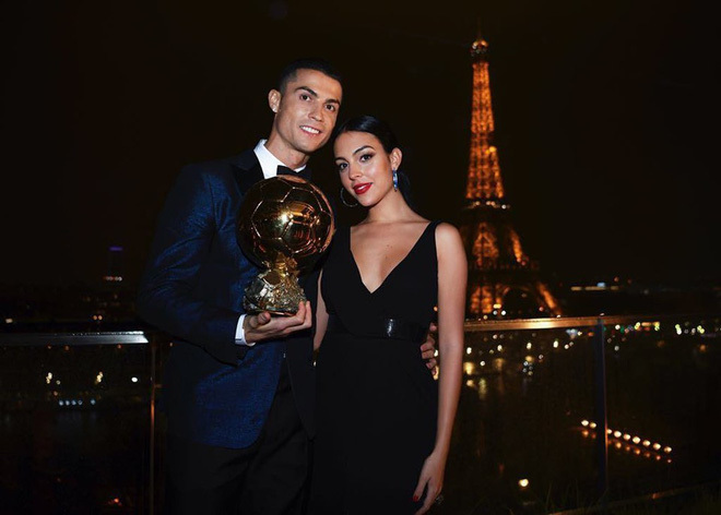 Vẻ đẹp của bạn gái Ronaldo và dàn WAGs quyến rũ của các ngôi sao CLB Al Nassr - Ảnh 10.