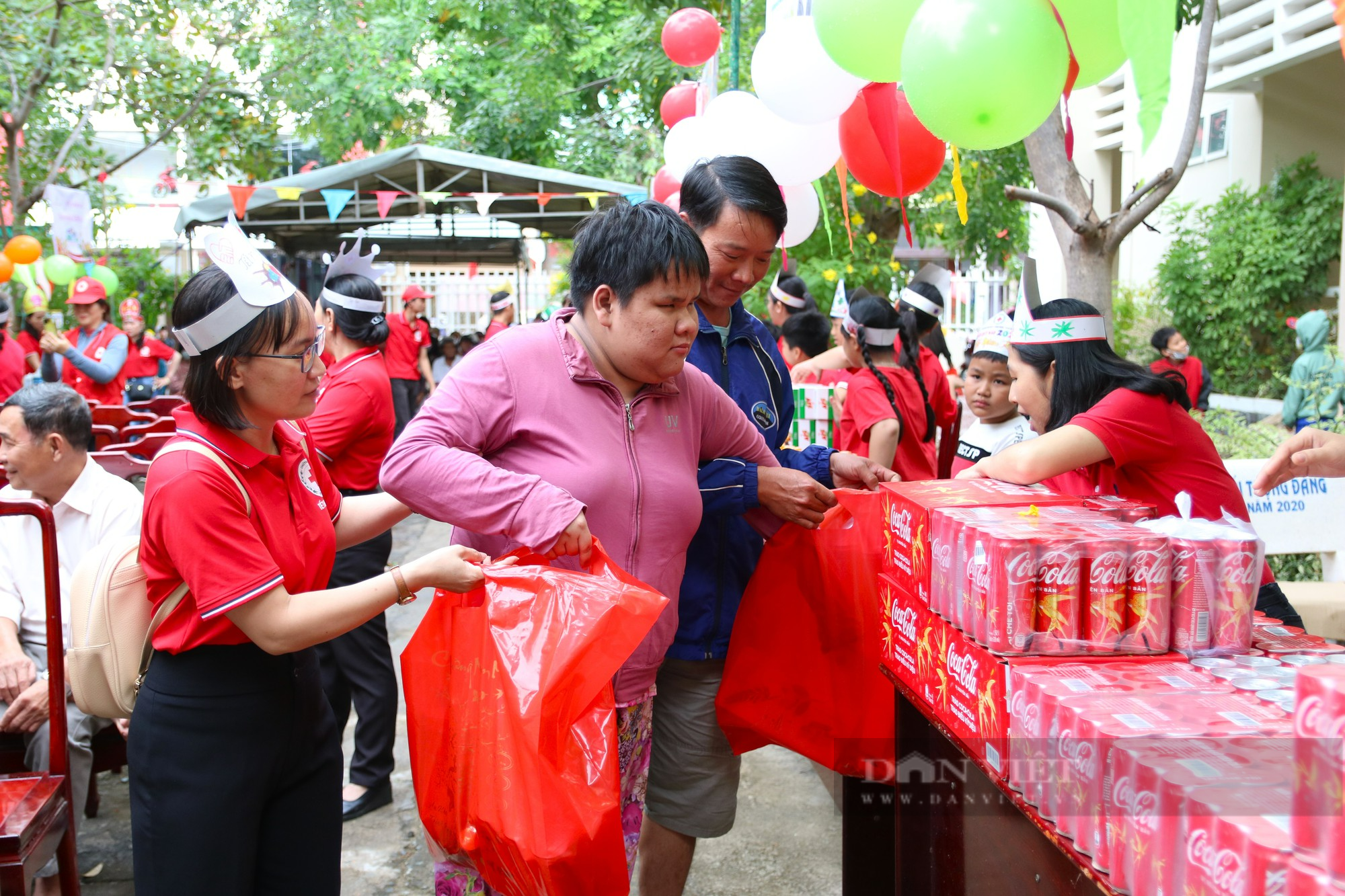 Ấm áp “Phiên chợ nhân đạo 0 đồng” cho người nghèo tại Ninh Thuận - Ảnh 7.