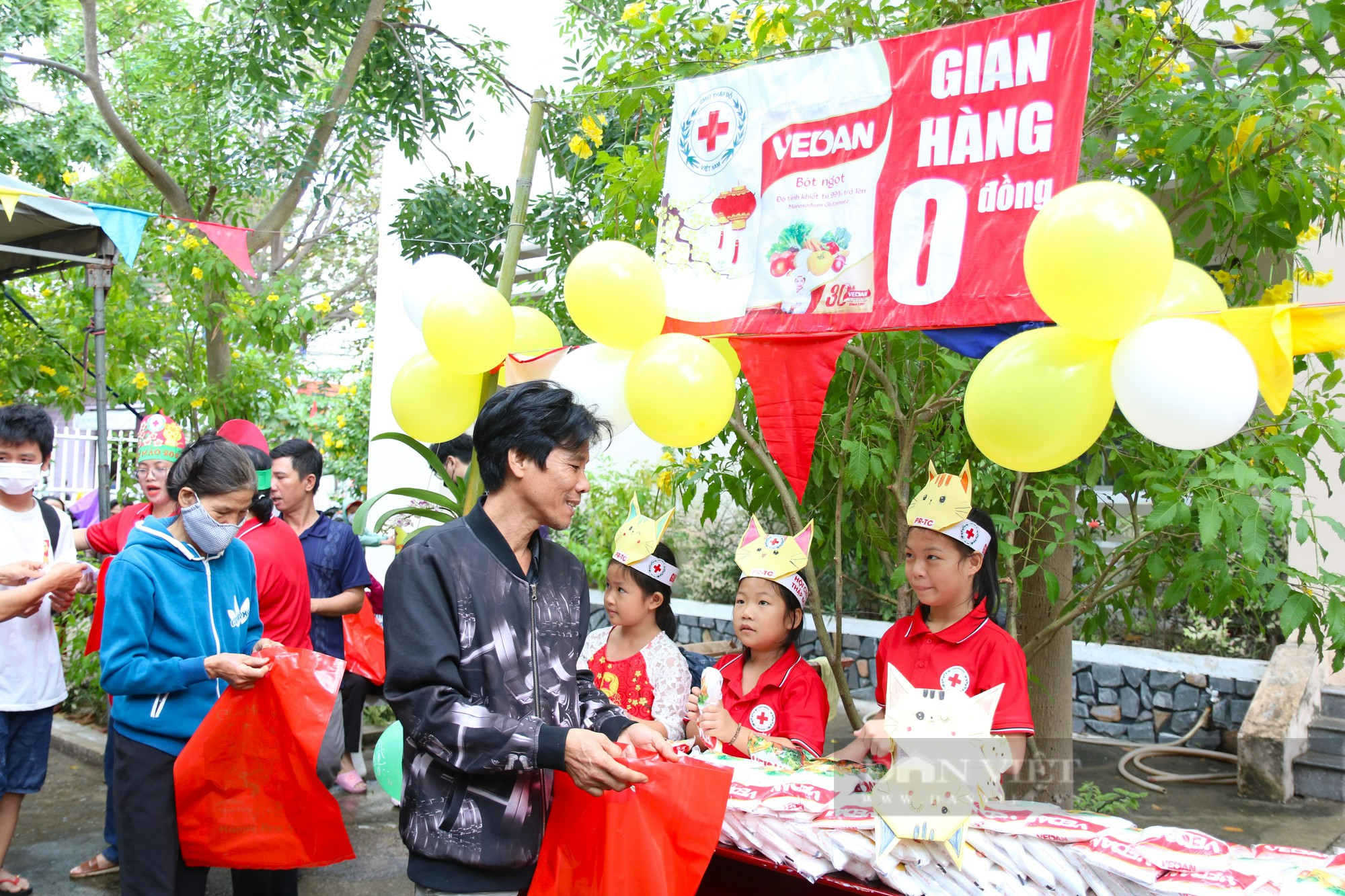 Ấm áp “Phiên chợ nhân đạo 0 đồng” cho người nghèo tại Ninh Thuận - Ảnh 11.