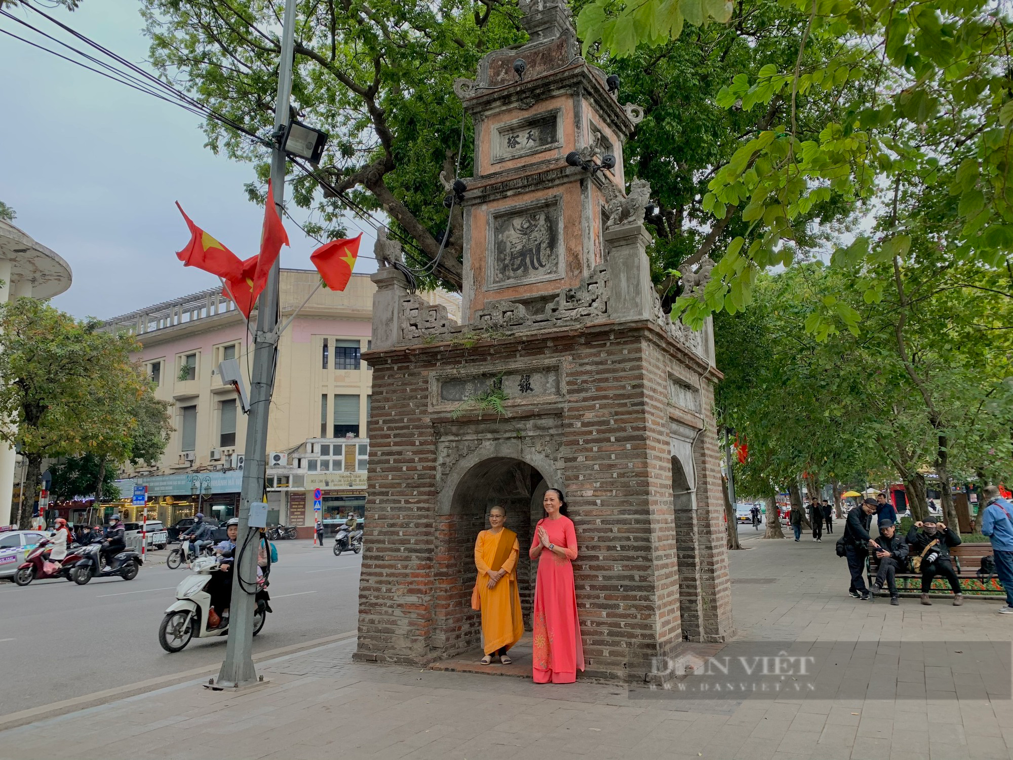 Khám phá những địa điểm check in “triệu view” không thể bỏ lỡ ở Hà Nội - Ảnh 7.