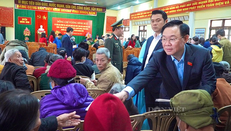 Chủ tịch Quốc hội Vương Đình Huệ thăm, chúc Tết ngư dân Quảng Bình - Ảnh 4.