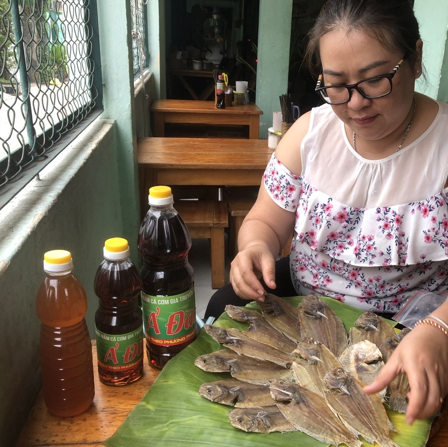 Nước mắm, cá dảnh khô Ả Đào của đôi vợ chồng nhạc sỹ nông dân ở Bình Thuận có gì ngon? - Ảnh 1.