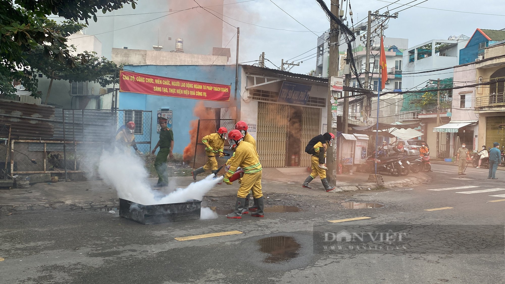 TP.HCM lập hai tổ phản ứng nhanh PCCC tại quận Tân Phú ngăn kịp thời cháy lan, cháy lớn từ thời điểm ban đầu - Ảnh 2.