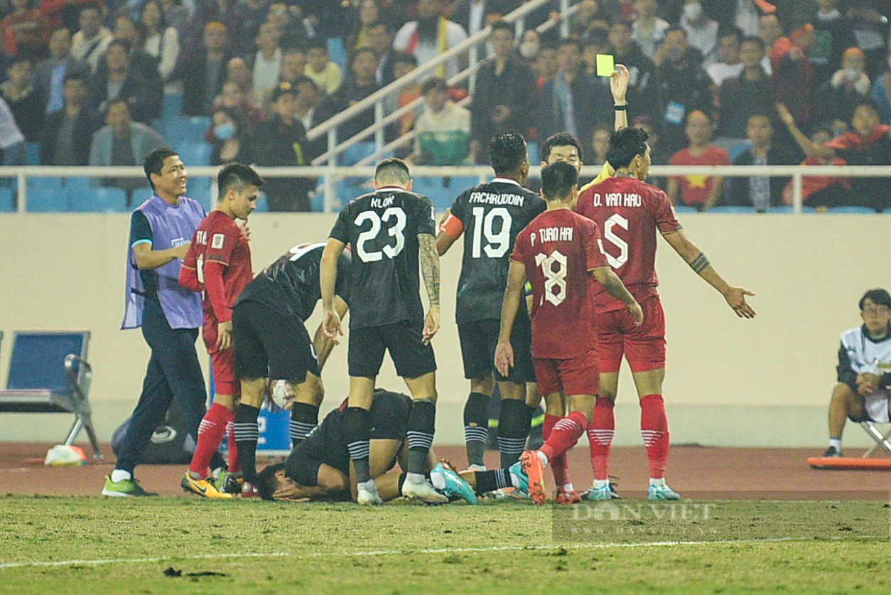 Nhìn lại những tình huống phạm lỗi tại bán kết lượt về AFF Cup 2022 - Ảnh 5.
