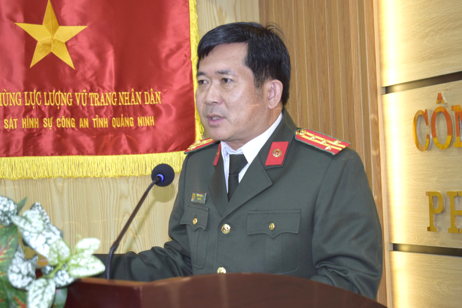 Đại tá Đinh Văn Nơi được Chủ tịch nước thăng hàm thiếu tướng - Ảnh 1.
