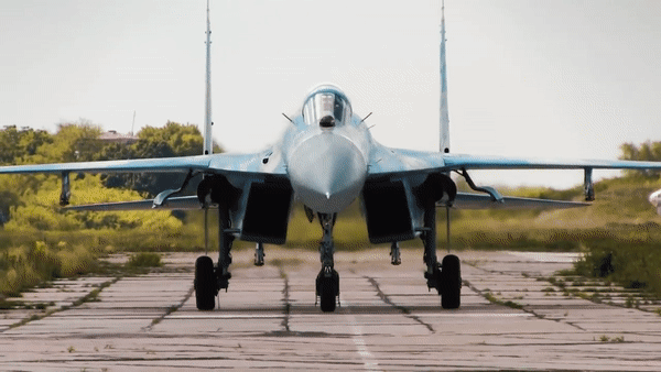 Bí ẩn cặp đôi tiêm kích cực mạnh Su-27UB trên đất Mỹ - Ảnh 12.