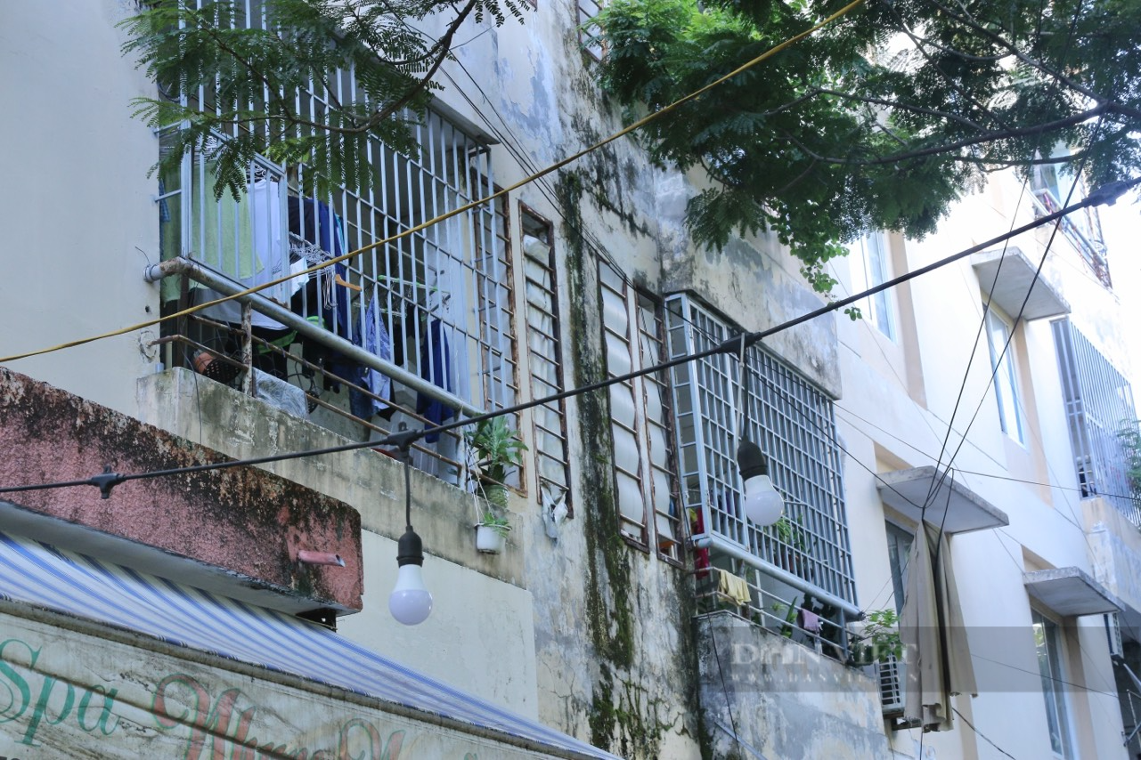 Lo cháy trong kiệt hẻm hẹp, chung cư xuống cấp ở Đà Nẵng - Ảnh 9.