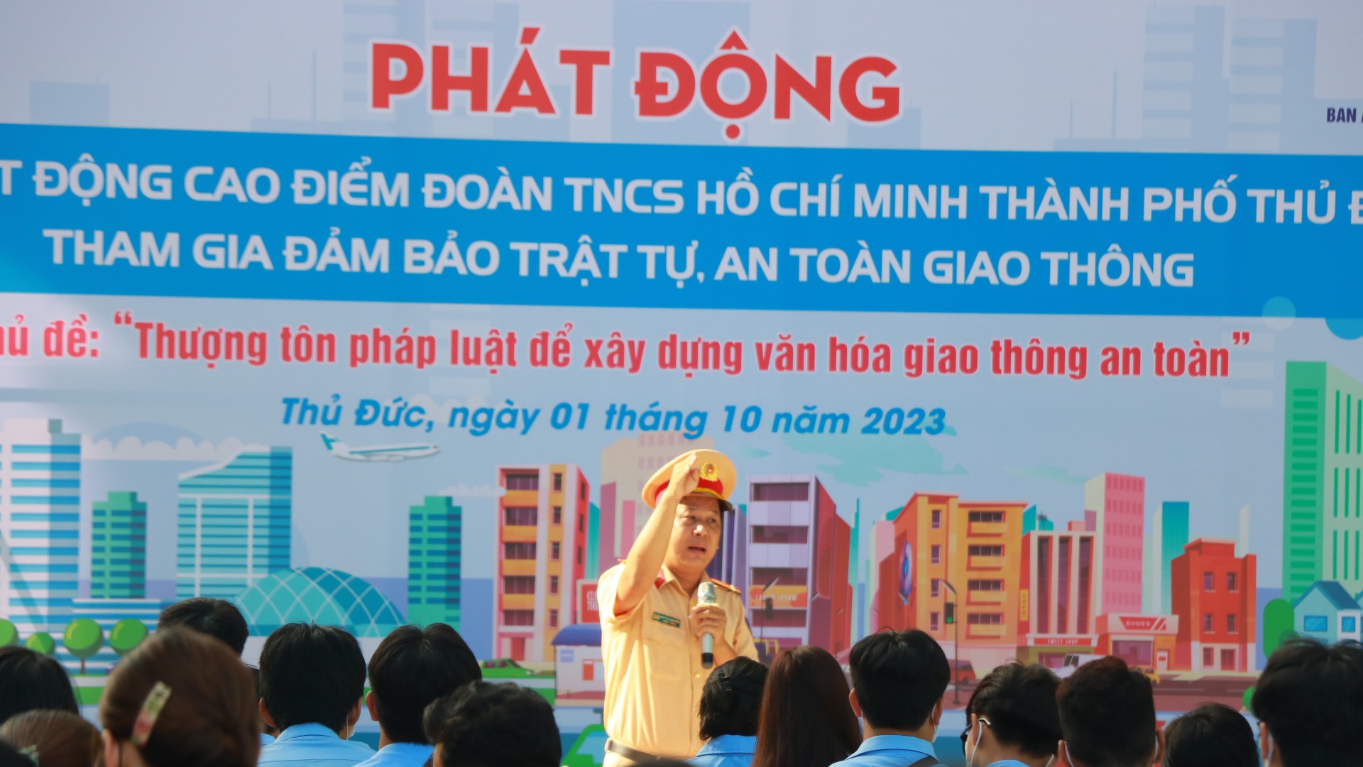 Đoàn Thanh niên Cộng sản Hồ Chí Minh TP.Thủ Đức tham gia đảm bảo trật tự, an toàn giao thông - Ảnh 1.
