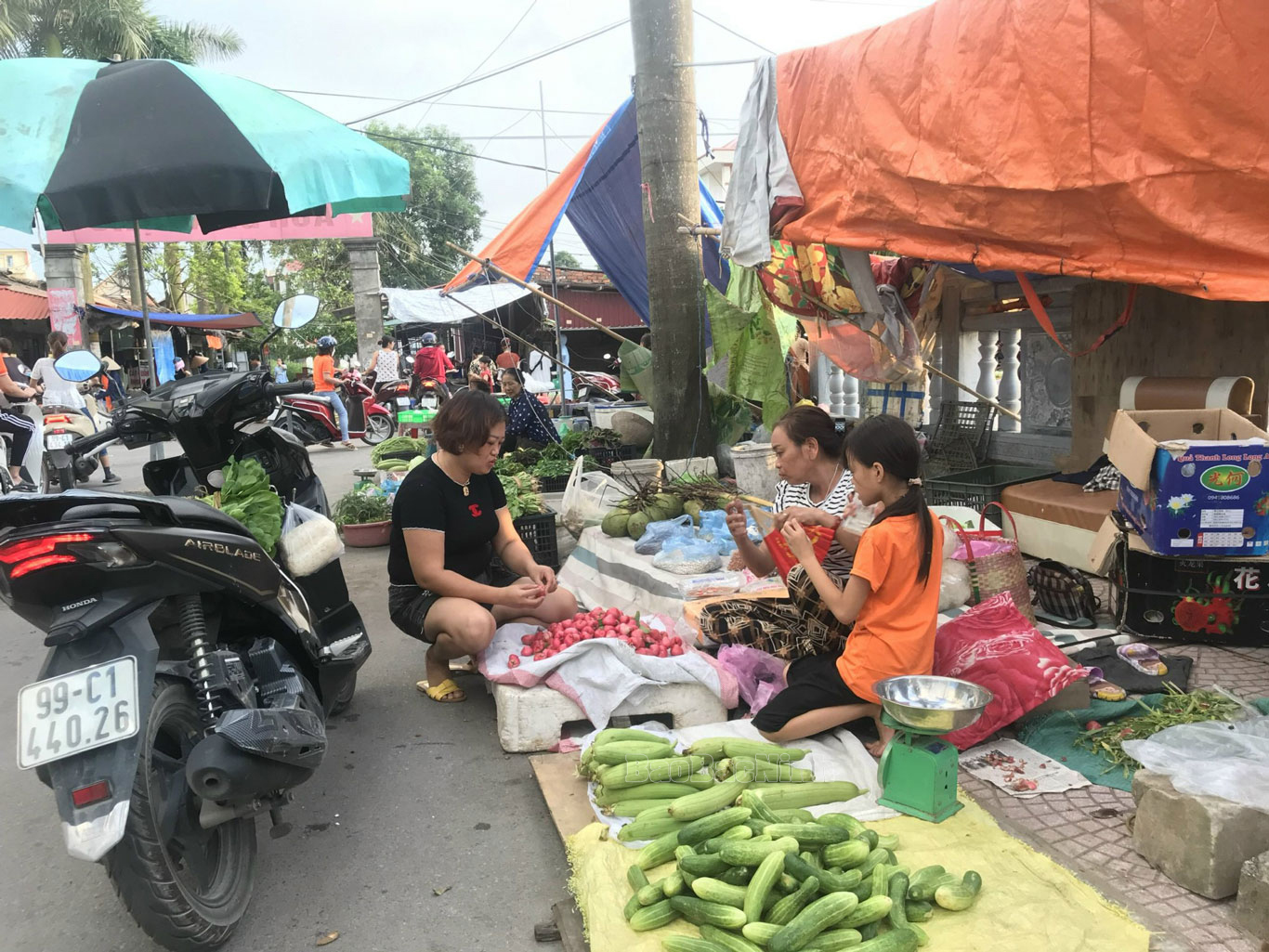 Chợ quê truyền thống ở Bắc Ninh trong vòng xoáy đô thị hóa, chuyên xưa nay, còn mất - Ảnh 3.