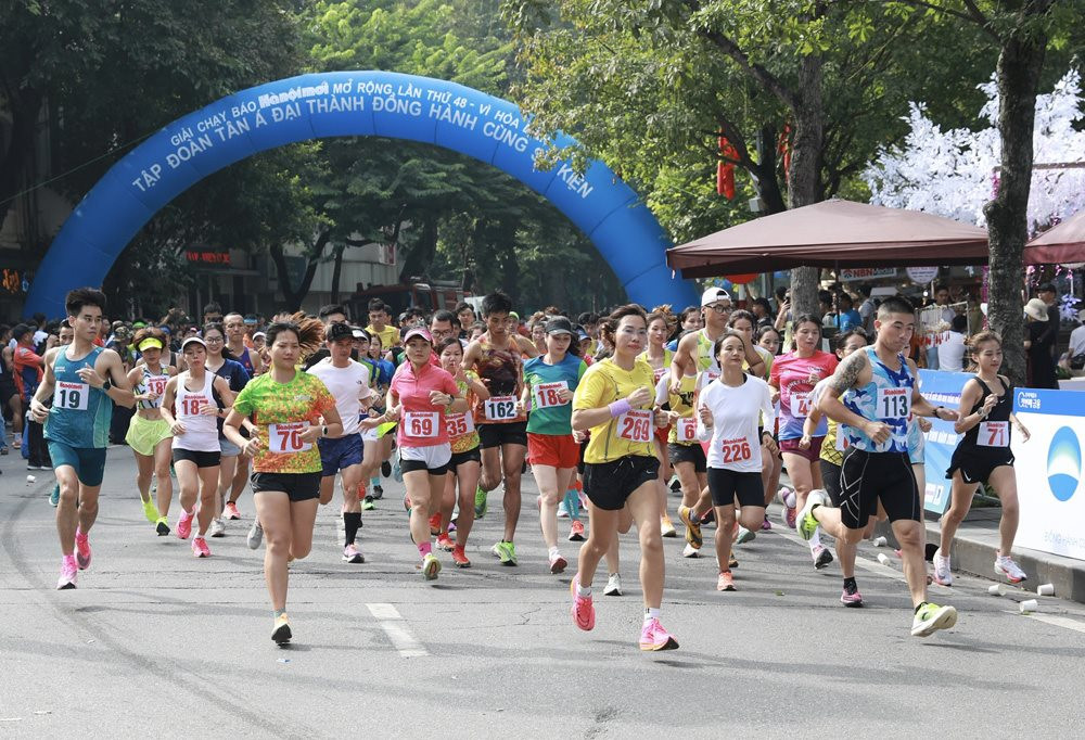 Hơn 1.500 vận động viên tham dự chung kết Giải chạy Báo Hà Nội Mới 2023 - Ảnh 1.