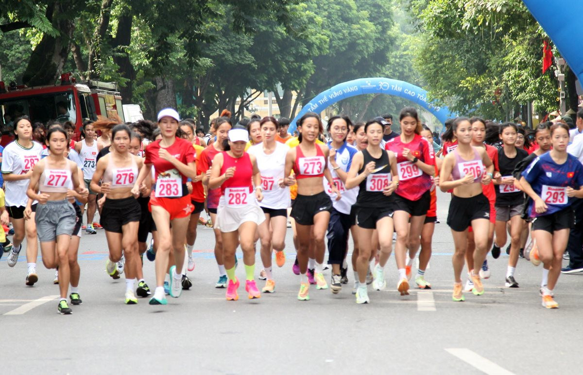 Hơn 1.500 vận động viên tham dự chung kết Giải chạy Báo Hà Nội Mới 2023 - Ảnh 2.