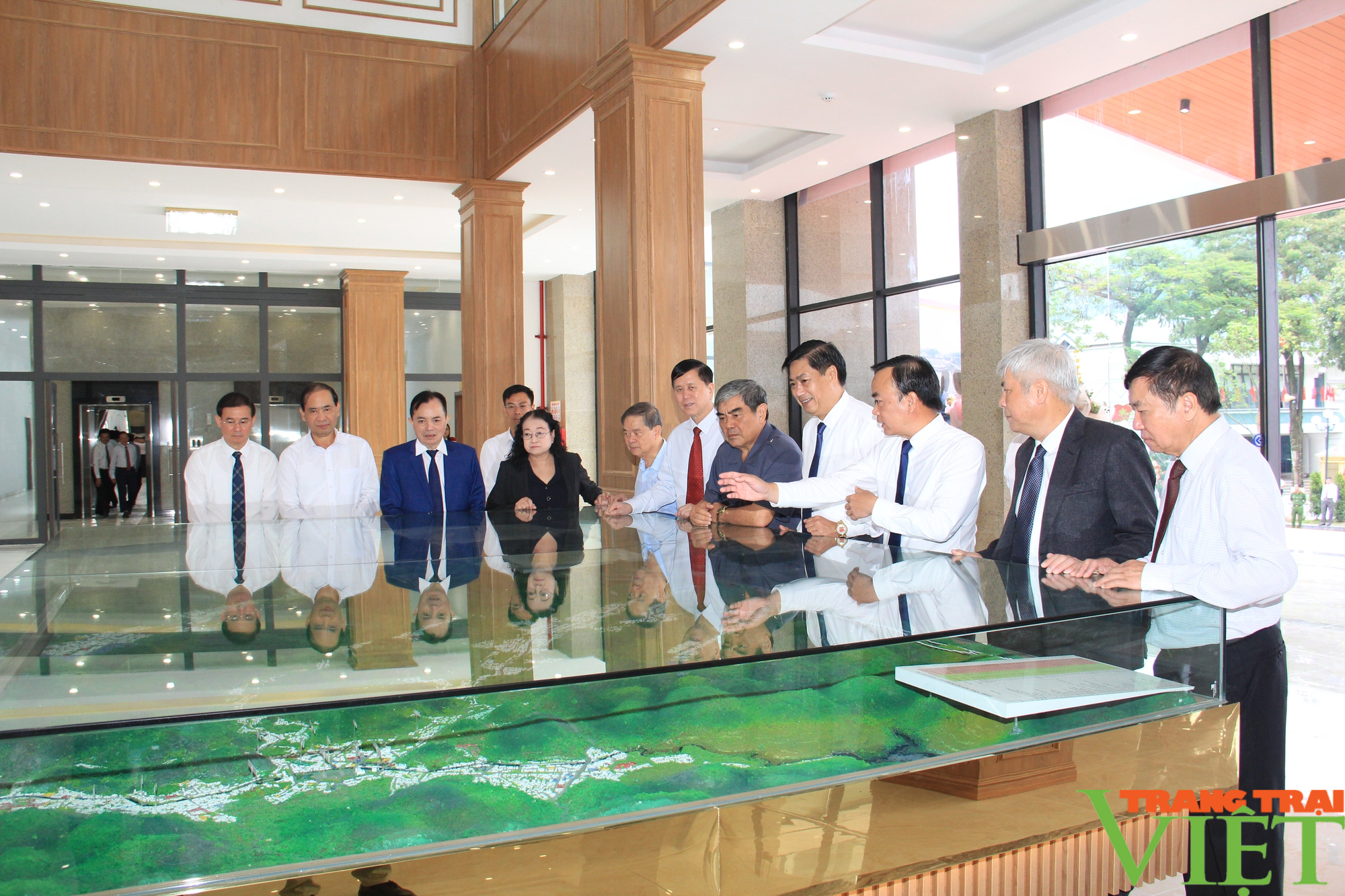 Trụ sở làm việc mới của Thành ủy, HĐND, UBND, UBMTTQ thành phố Sơn La đi vào hoạt động  - Ảnh 5.