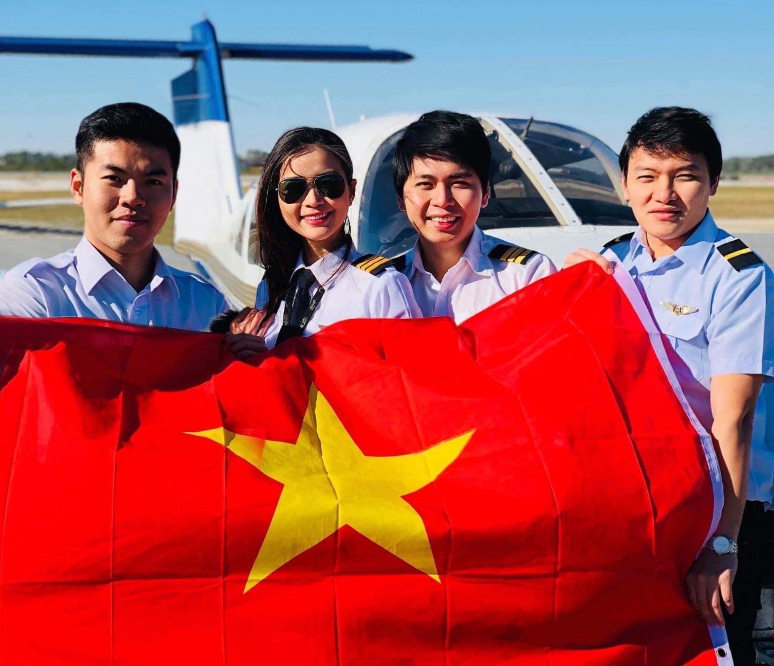 Cô gái Việt xinh đẹp chi 6 tỷ đồng học lái máy bay, kể góc khuất trong nghề - Ảnh 9.