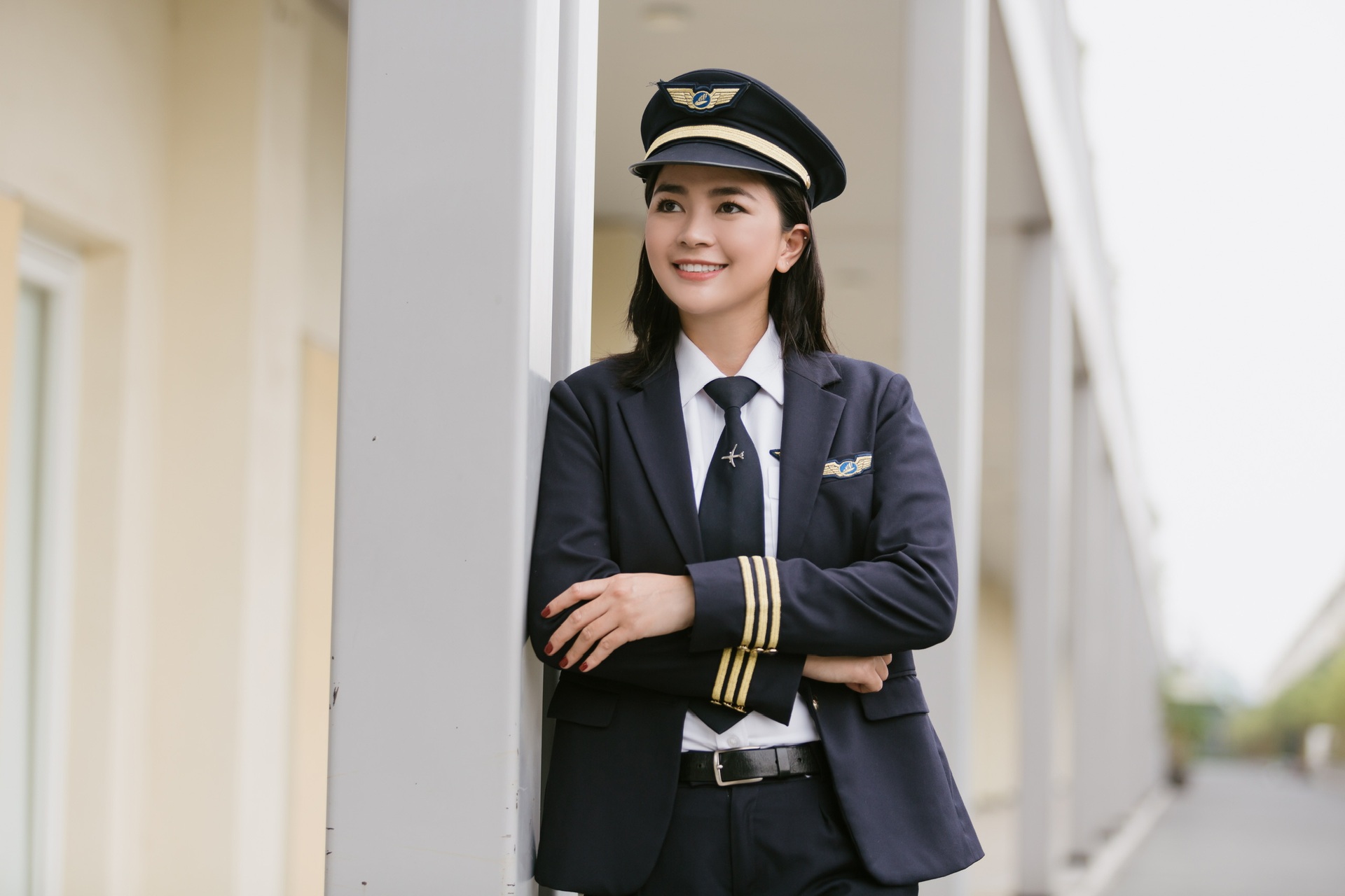 Cô gái Việt xinh đẹp chi 6 tỷ đồng học lái máy bay, kể góc khuất trong nghề - Ảnh 11.