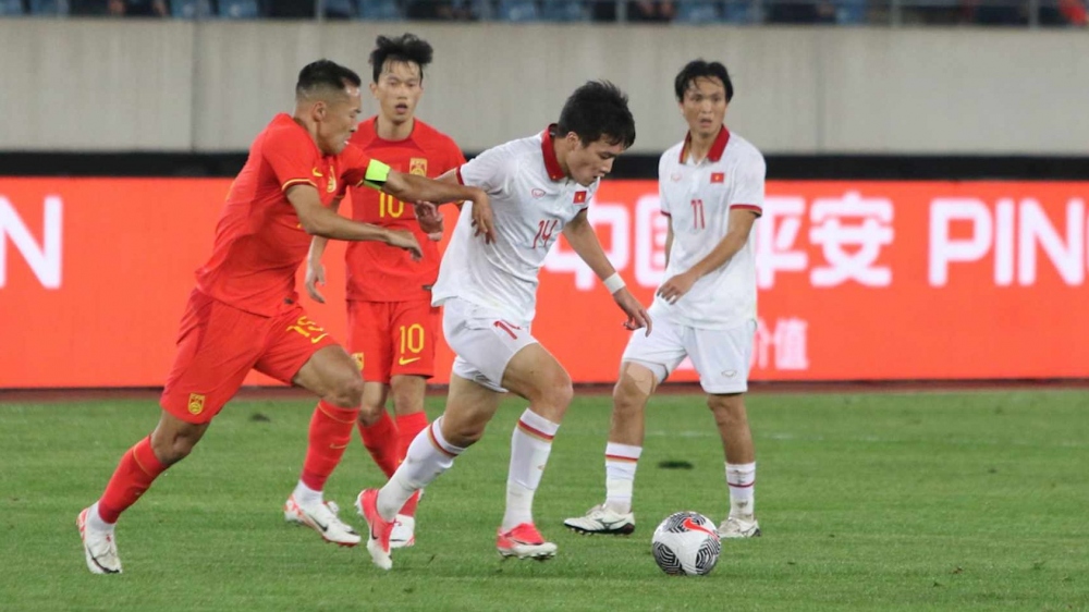 CĐV ĐT Việt Nam ví đội nhà giống… M.U sau trận thua ĐT Trung Quốc - Ảnh 1.