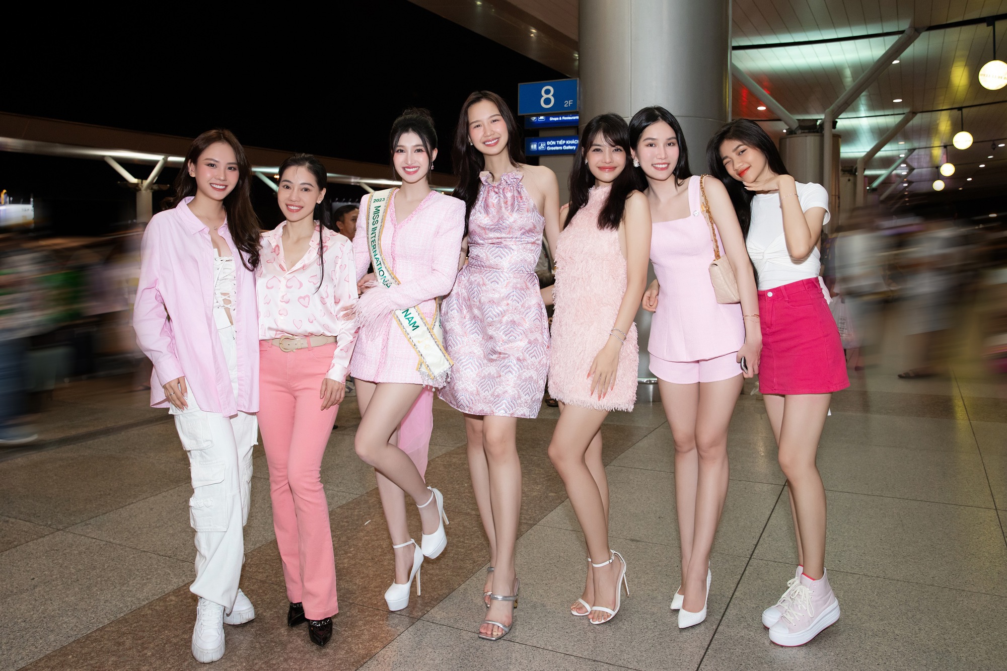 Á hậu Phương Nhi lên đường thi Miss International 2023 gây chú ý khi mang kiện hành lý đặc biệt dài 2m - Ảnh 5.