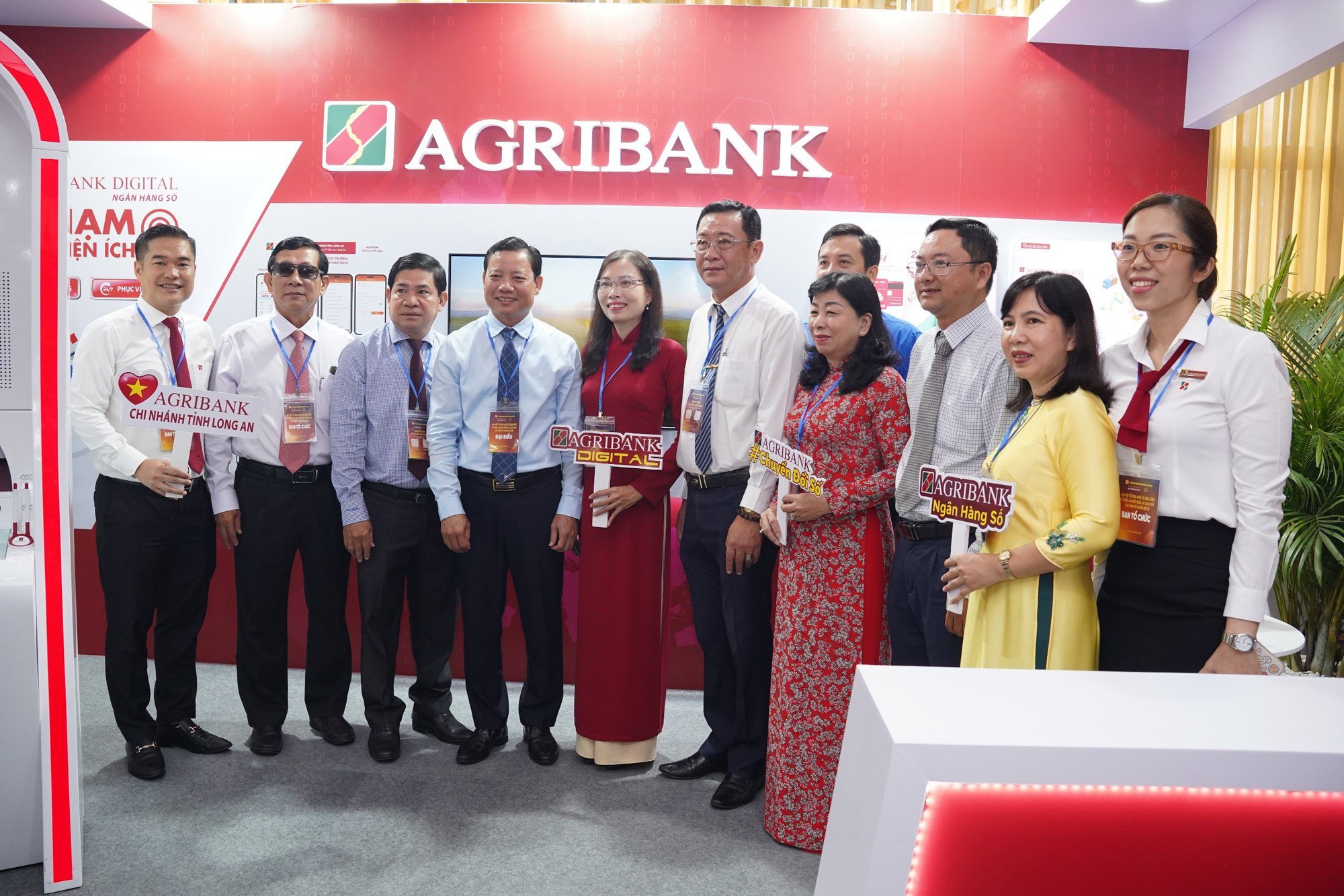 Agribank Chi nhánh tỉnh Long An đồng hàng cùng ngày Chuyển đổi số Quốc gia 10/10 - Ảnh 3.