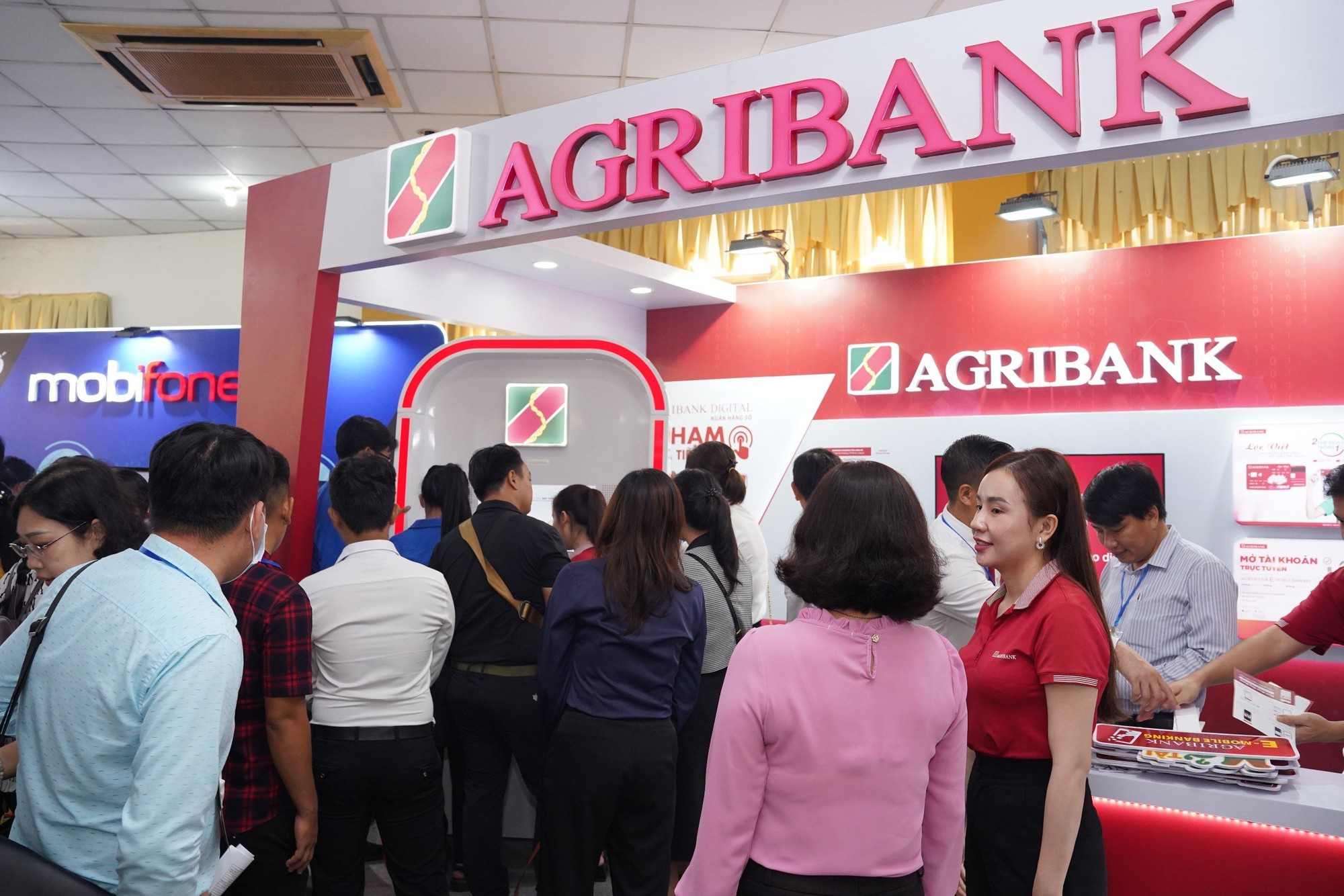 Agribank Chi nhánh tỉnh Long An đồng hàng cùng ngày Chuyển đổi số Quốc gia 10/10 - Ảnh 4.
