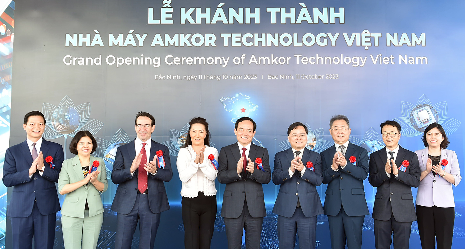 Nhà máy chip bán dẫn tỷ USD của Mỹ tại Việt Nam đi vào sản xuất - Ảnh 1.