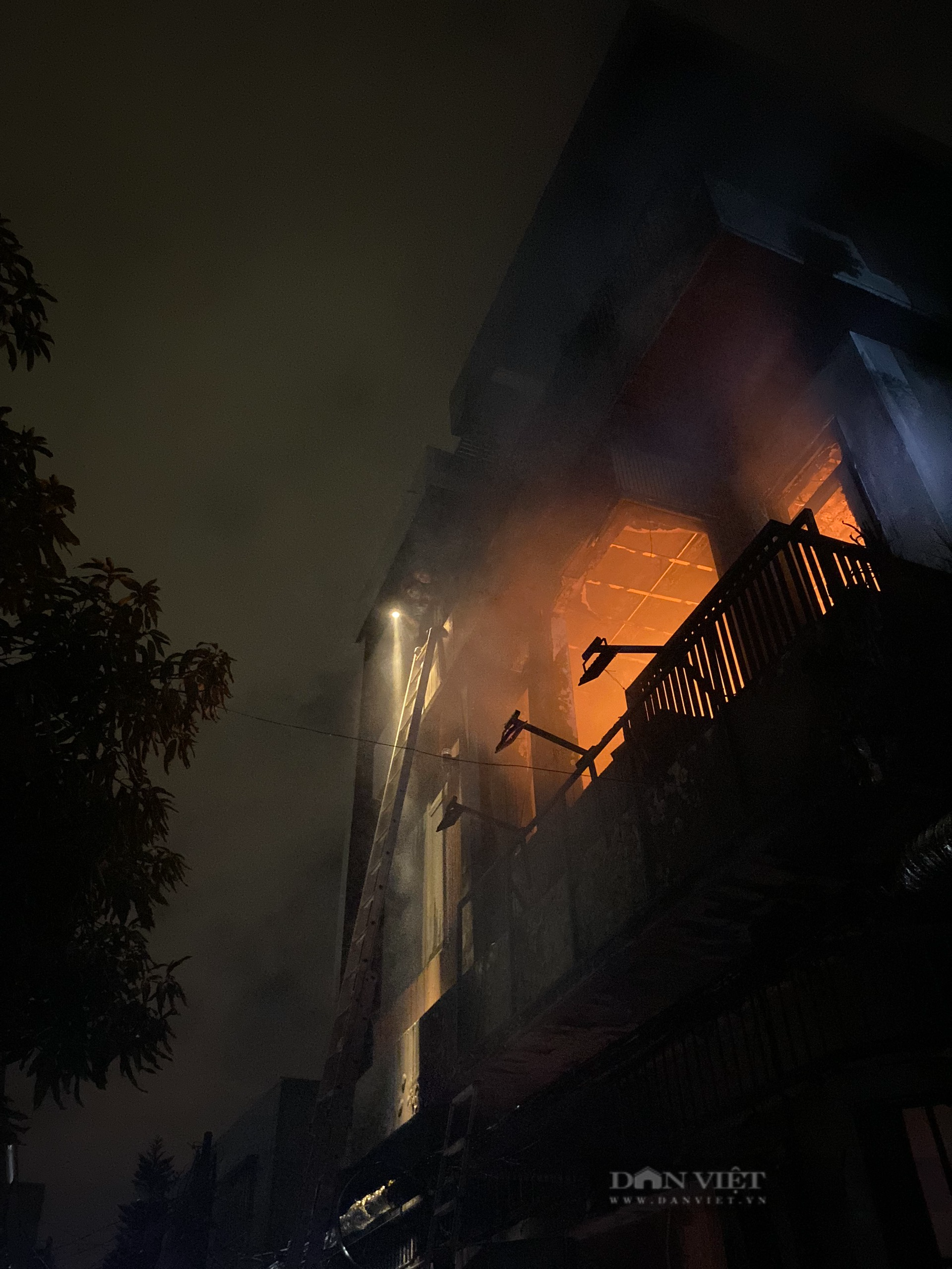 Bên trong căn nhà bị lửa thiêu rụi trong đêm khiến 2 cháu bé tử vong tại Đà Nẵng - Ảnh 8.