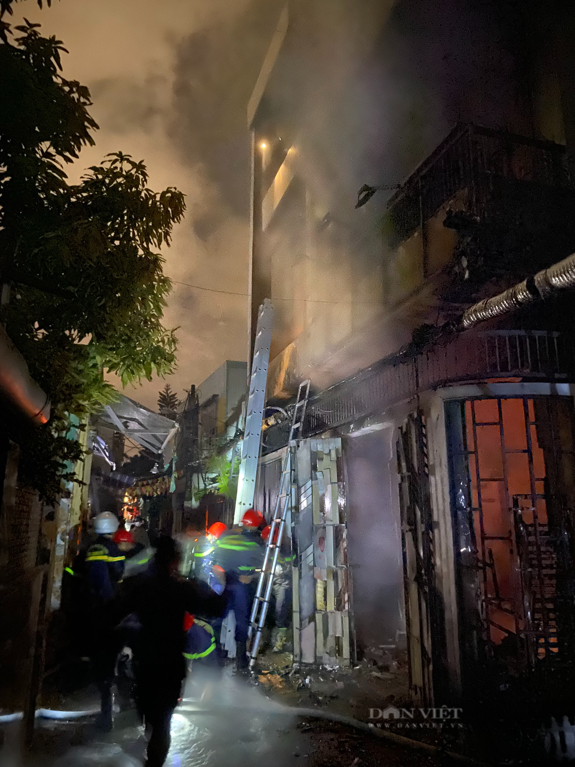 Bên trong căn nhà bị lửa thiêu rụi trong đêm khiến 2 cháu bé tử vong tại Đà Nẵng - Ảnh 9.