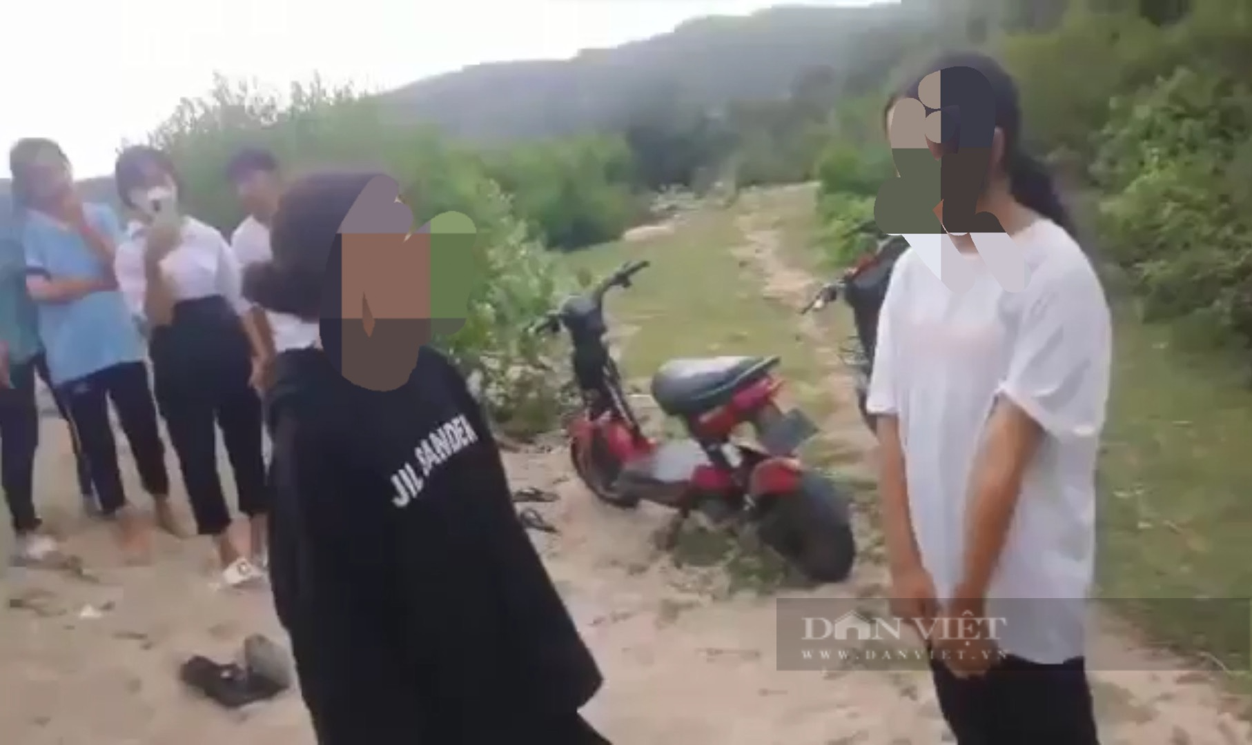Xôn xao clip ghi lại cảnh nữ sinh lớp 6 bị hành hung dã man ở Ninh Thuận - Ảnh 2.
