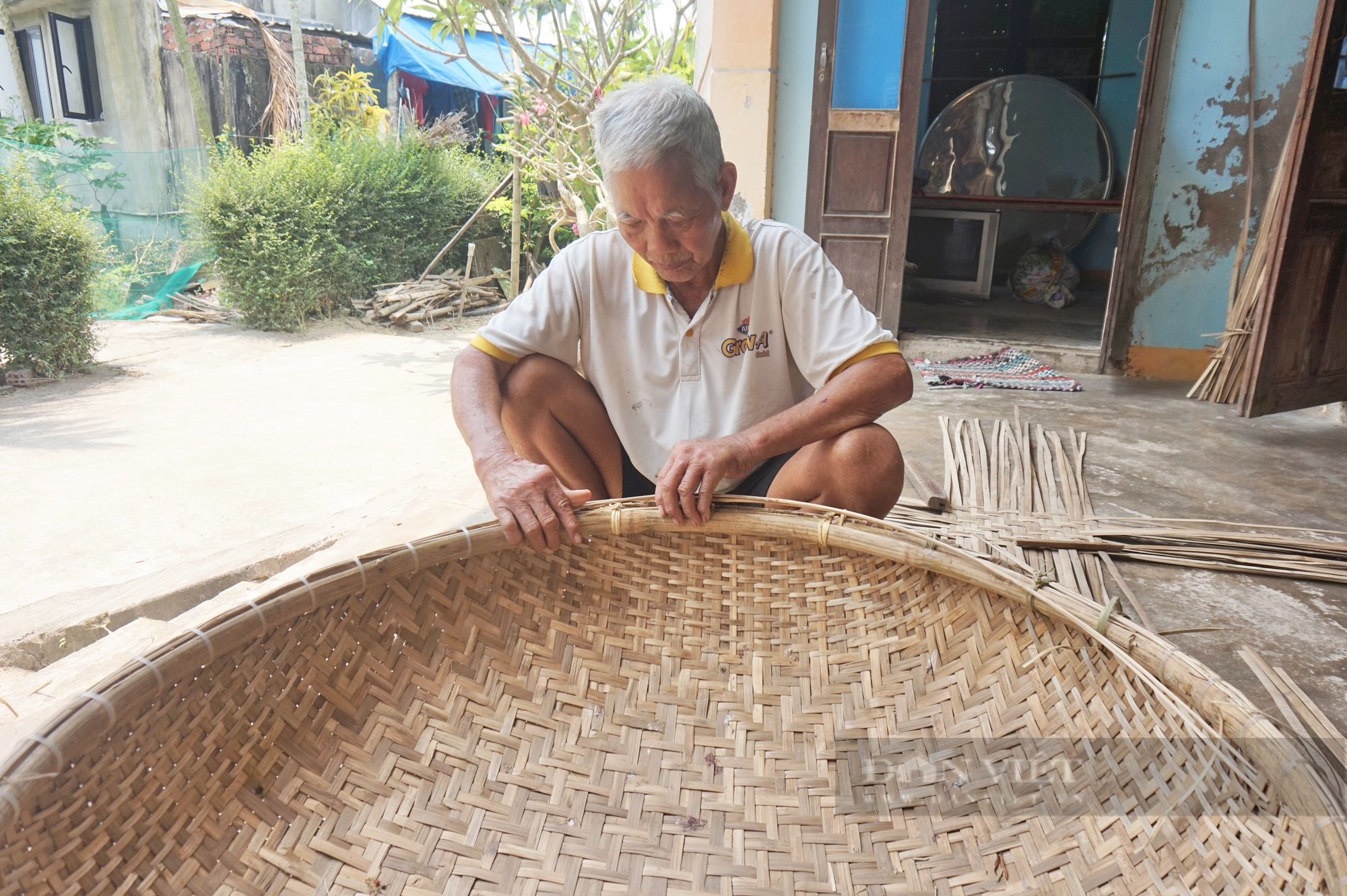Quảng Nam: Người đan thúng cuối cùng ở làng Trà Nhiêu - Ảnh 6.