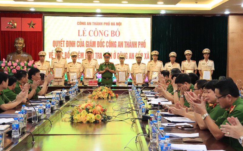 332 Trưởng, Phó Công an cấp xã ở Hà Nội được bổ nhiệm chức danh Điều tra viên - Ảnh 1.