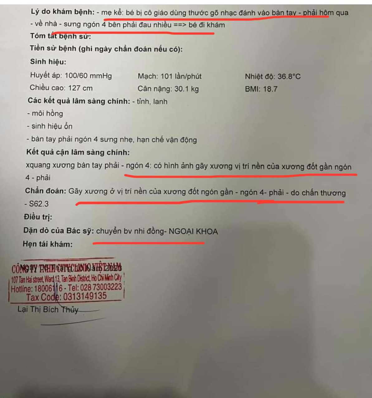 Phụ huynh tố giáo viên đánh gãy ngón tay con, hiệu trưởng cho biết &quot;chỉ là sơ ý gõ trúng&quot; - Ảnh 1.