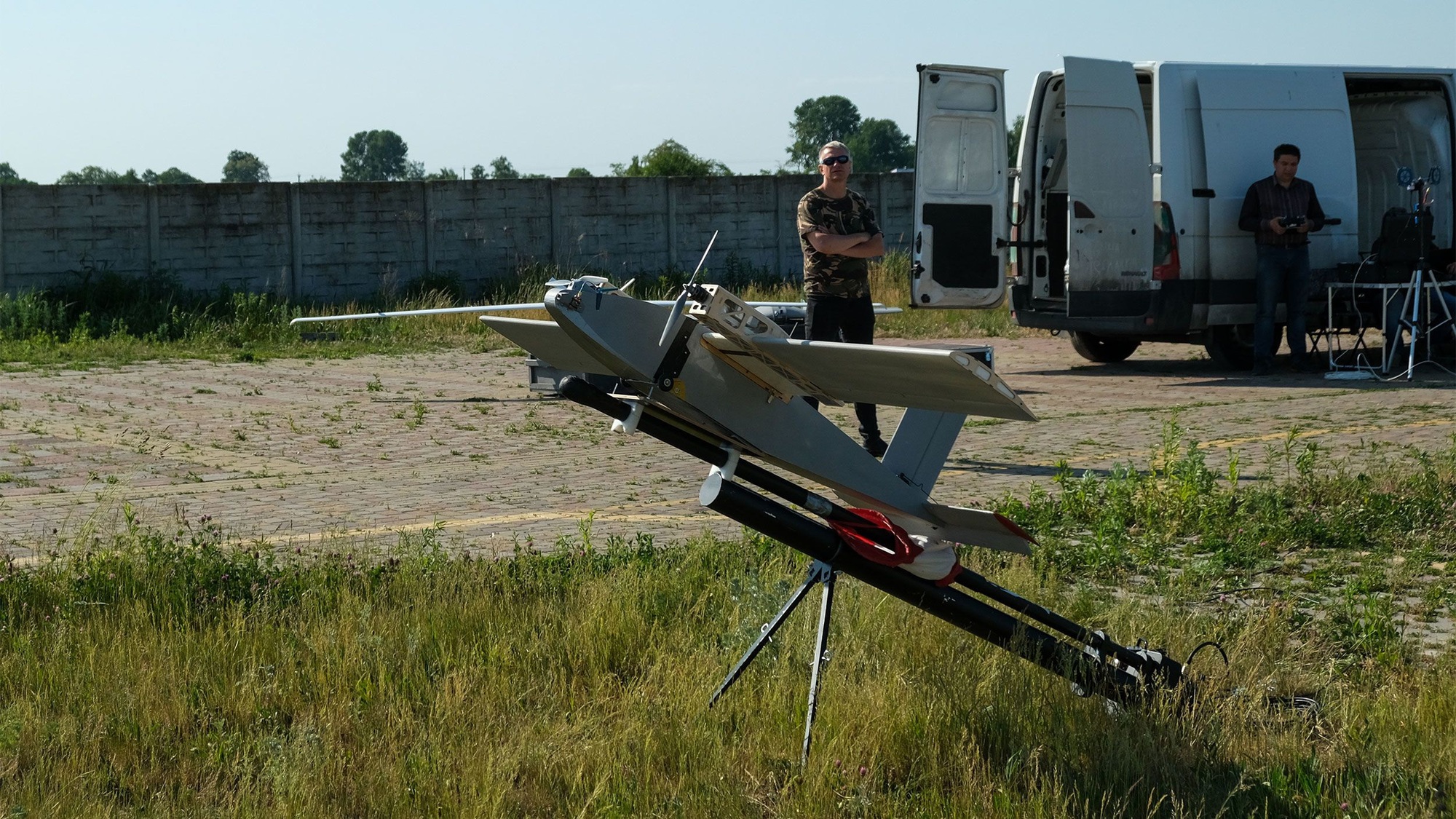 Ukraine đang bí mật tự chế UAV tầm xa hạng nặng để khiến Nga khiếp sợ - Ảnh 1.