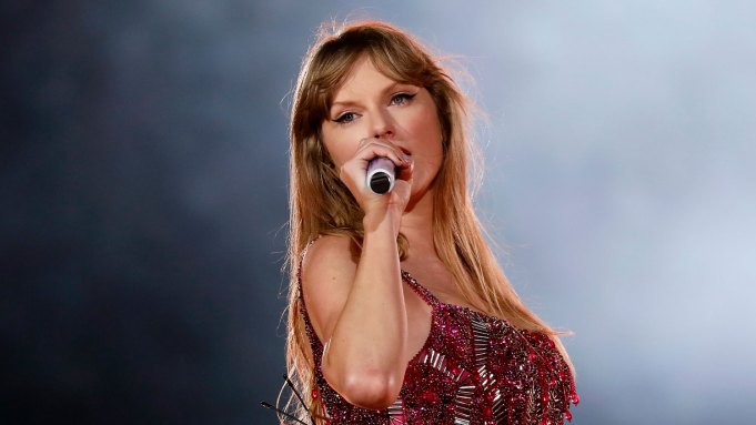 &quot;Taylor Swift: The Eras Tour&quot; vượt kỳ vọng của công chúng - Ảnh 1.