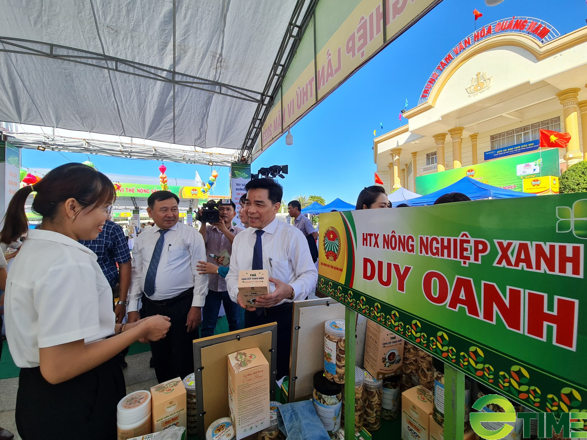 Chủ tịch Quảng Nam tặng bằng khen kèm 5 triệu đồng cho 5 cá nhân đạt giải về khởi nghiệp - Ảnh 3.