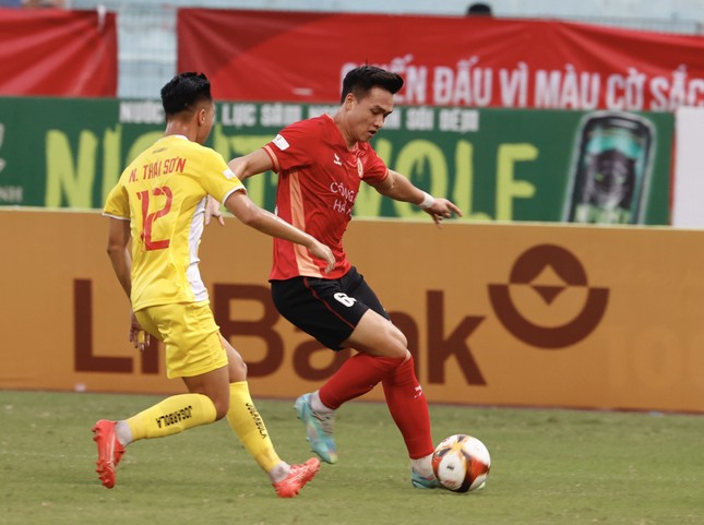 ĐKVĐ V.League CAHN - Nỗi lo &quot;thuyền trưởng&quot; và &quot;đôi chân pha lê&quot; Geovane - Ảnh 3.