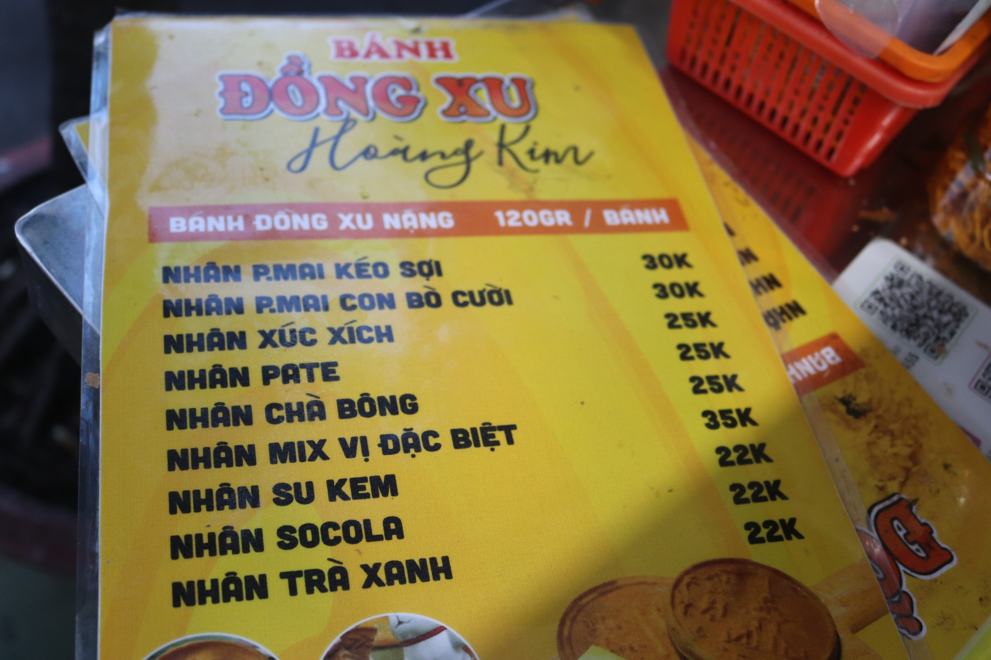 Bốc số chờ mua bánh đồng xu Hàn Quốc ở Sài Gòn  - Ảnh 7.