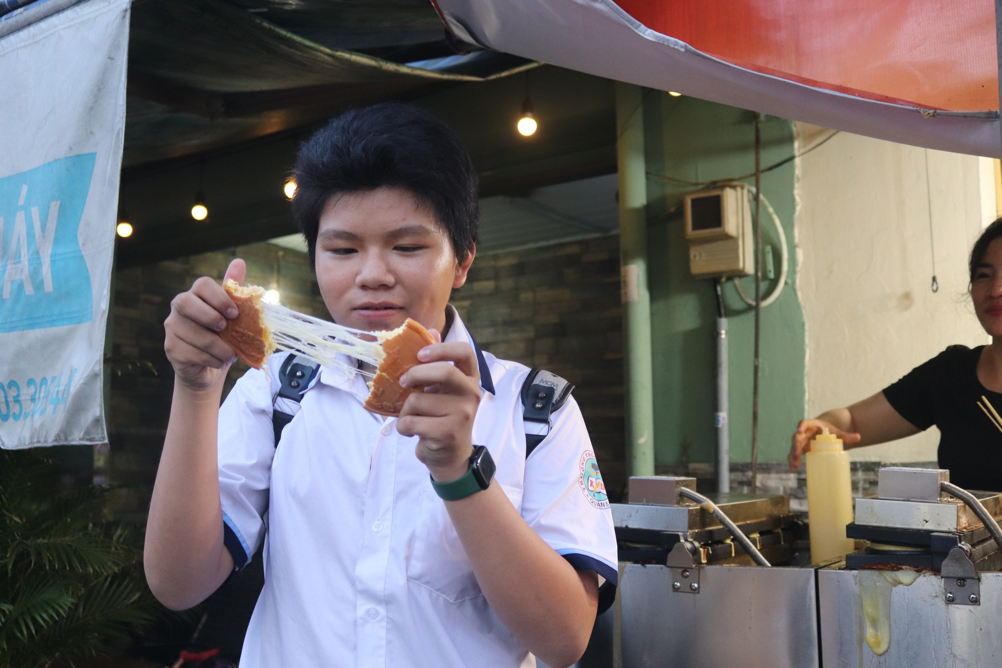 Bốc số chờ mua bánh đồng xu Hàn Quốc ở Sài Gòn  - Ảnh 10.