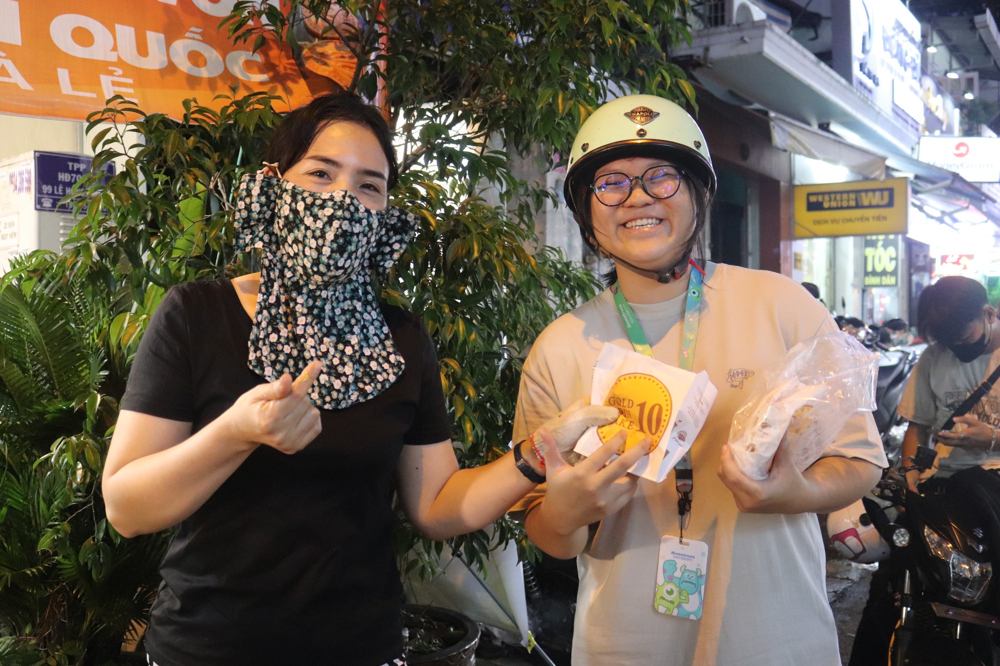 Bốc số chờ mua bánh đồng xu Hàn Quốc ở Sài Gòn  - Ảnh 8.