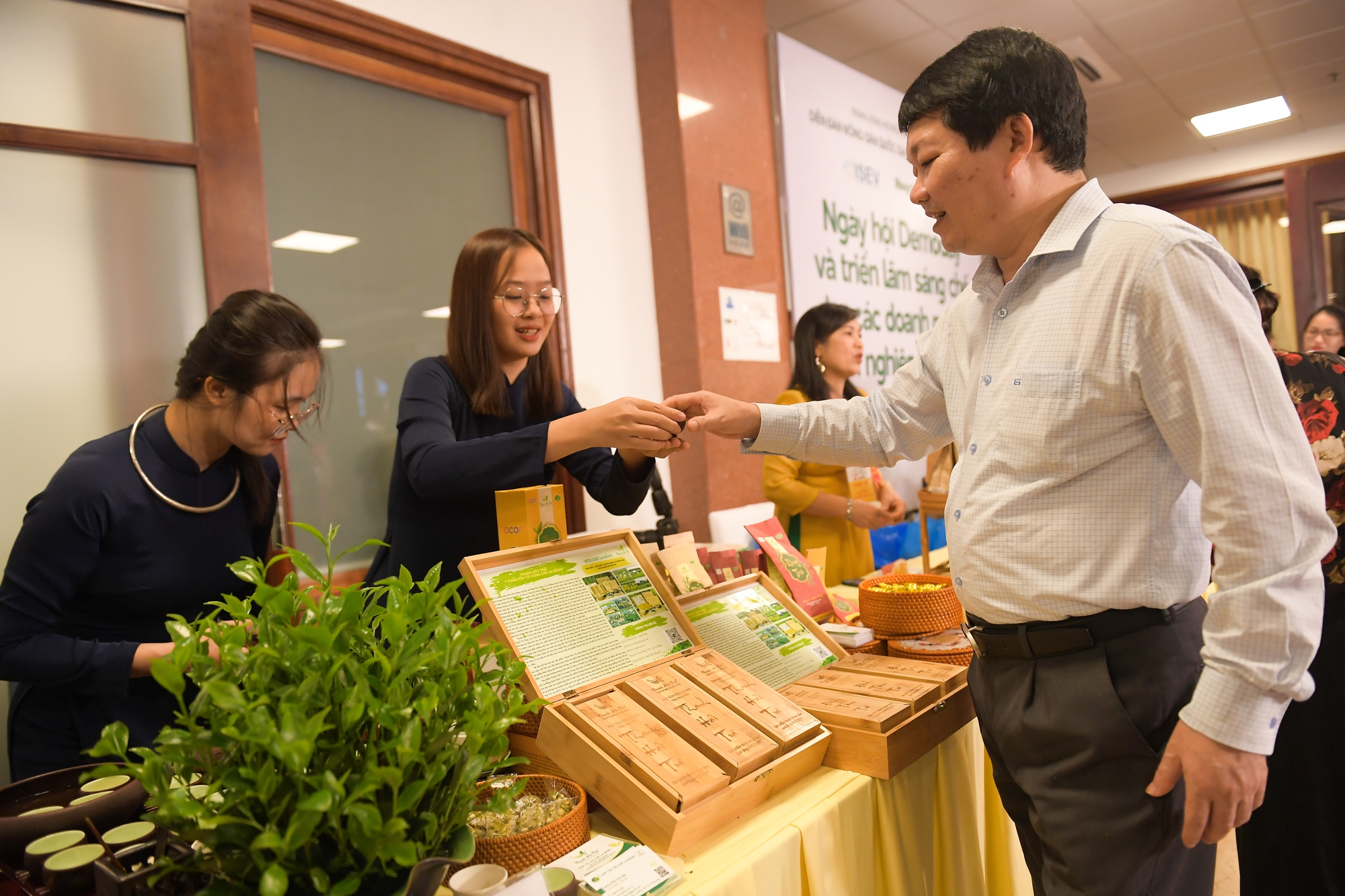 Phó Trưởng ban Kinh tế Trung ương: Lan tỏa những mô hình hay, để hợp tác trở thành văn hóa - Ảnh 2.