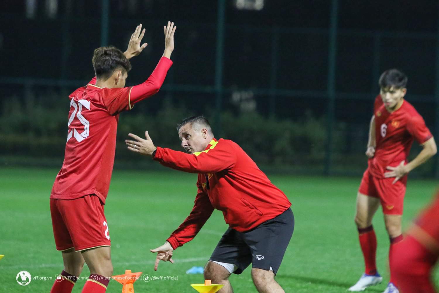 Các cầu thủ ĐT Việt Nam tích cực tập luyện trước trận đấu với Uzbekistan - Ảnh 4.