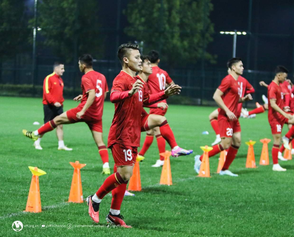 Các cầu thủ ĐT Việt Nam tích cực tập luyện trước trận đấu với Uzbekistan - Ảnh 6.