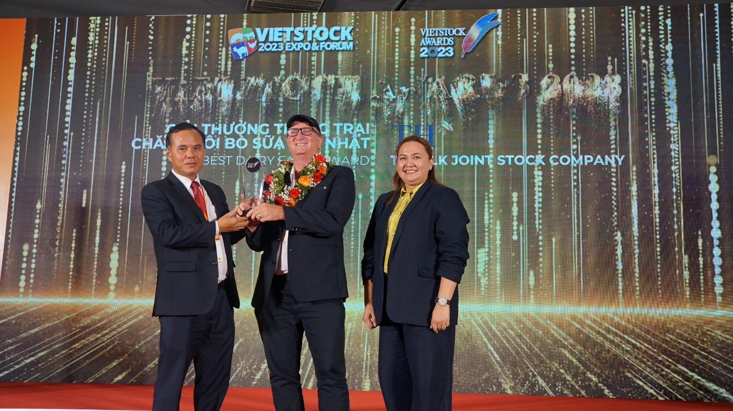 TH true MILK nhận giải thưởng Trang trại chăn nuôi bò sữa tốt nhất Việt Nam - Ảnh 3.