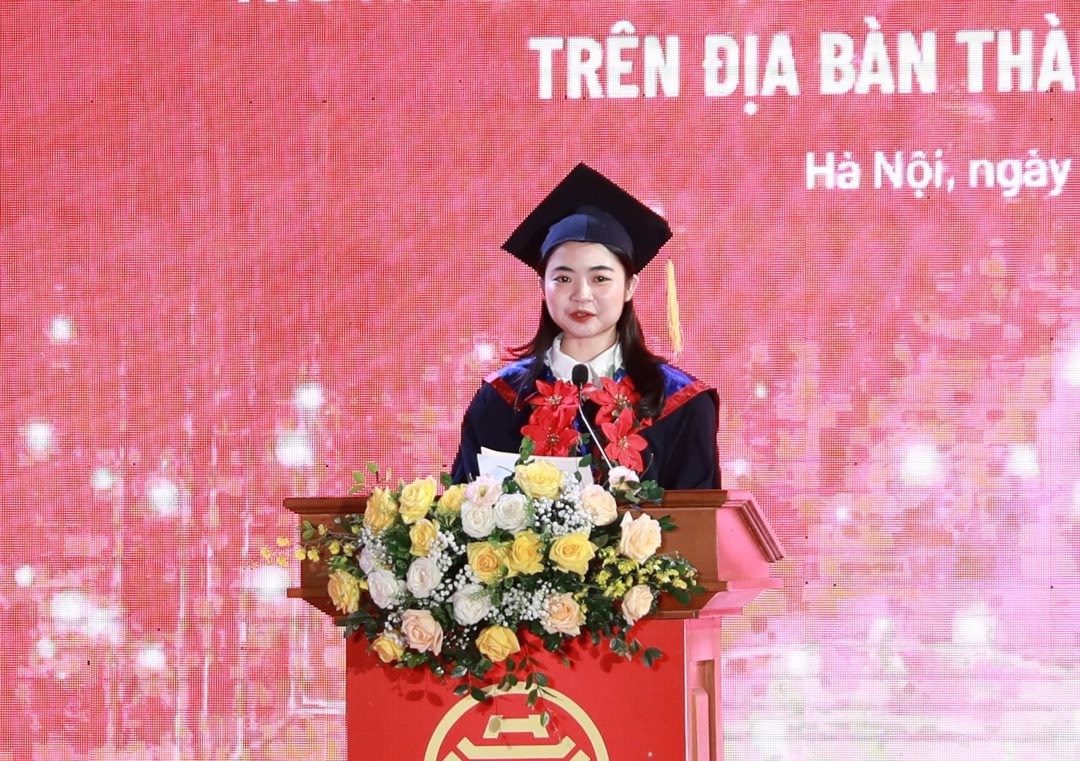 Thủ khoa tốt nghiệp Đại học Ngoại thương: Liên tiếp được tặng học bổng, nhiều nơi mời làm việc - Ảnh 1.